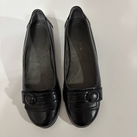 AEROSOLES Shoes - Aerosoles 9M Black Patent Leather Slip-On